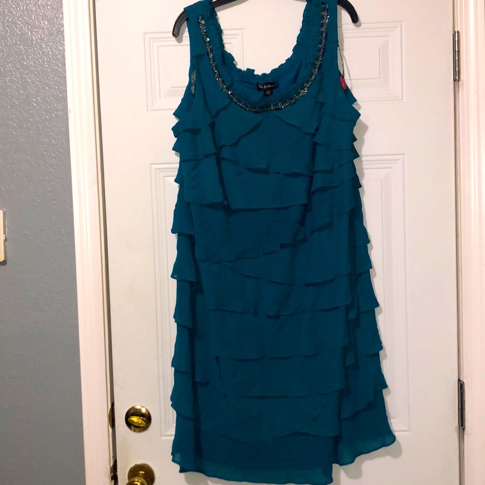 GUC Green Ruffle Dress. Made by S.L. Fashions. Size 24